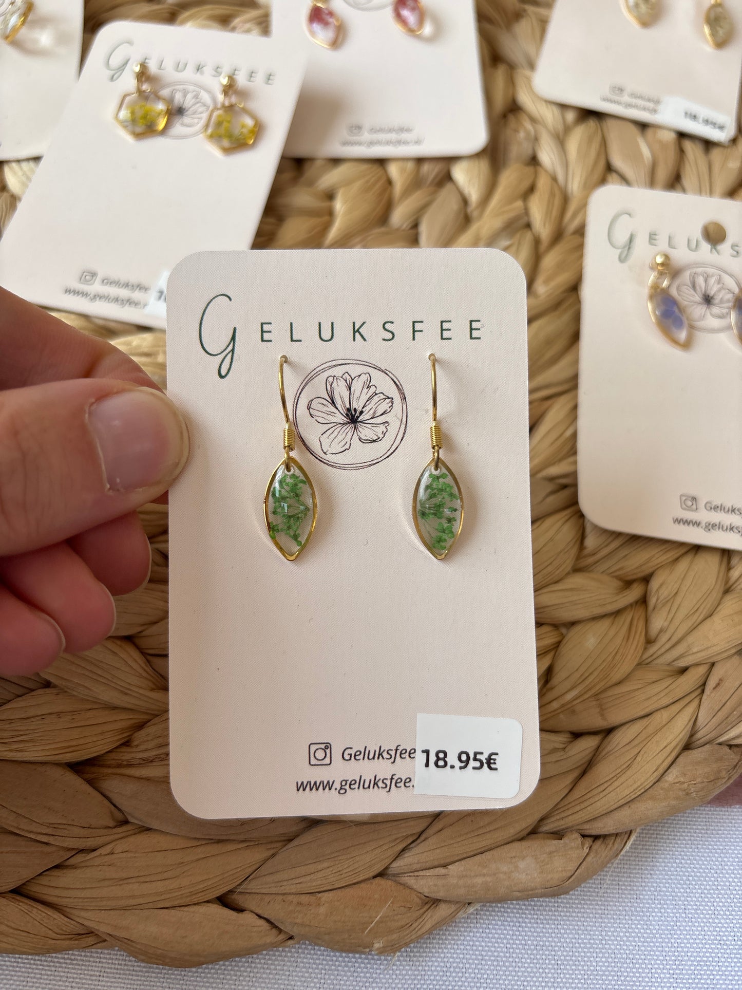 Delicate details – elegante oorbellen met Queen Anne’s Lace