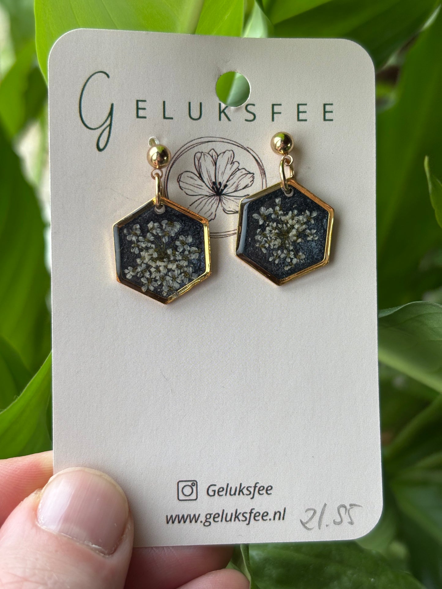 Natuurlijke geometrie – hexagon oorbellen met Queen Anne’s Lace
