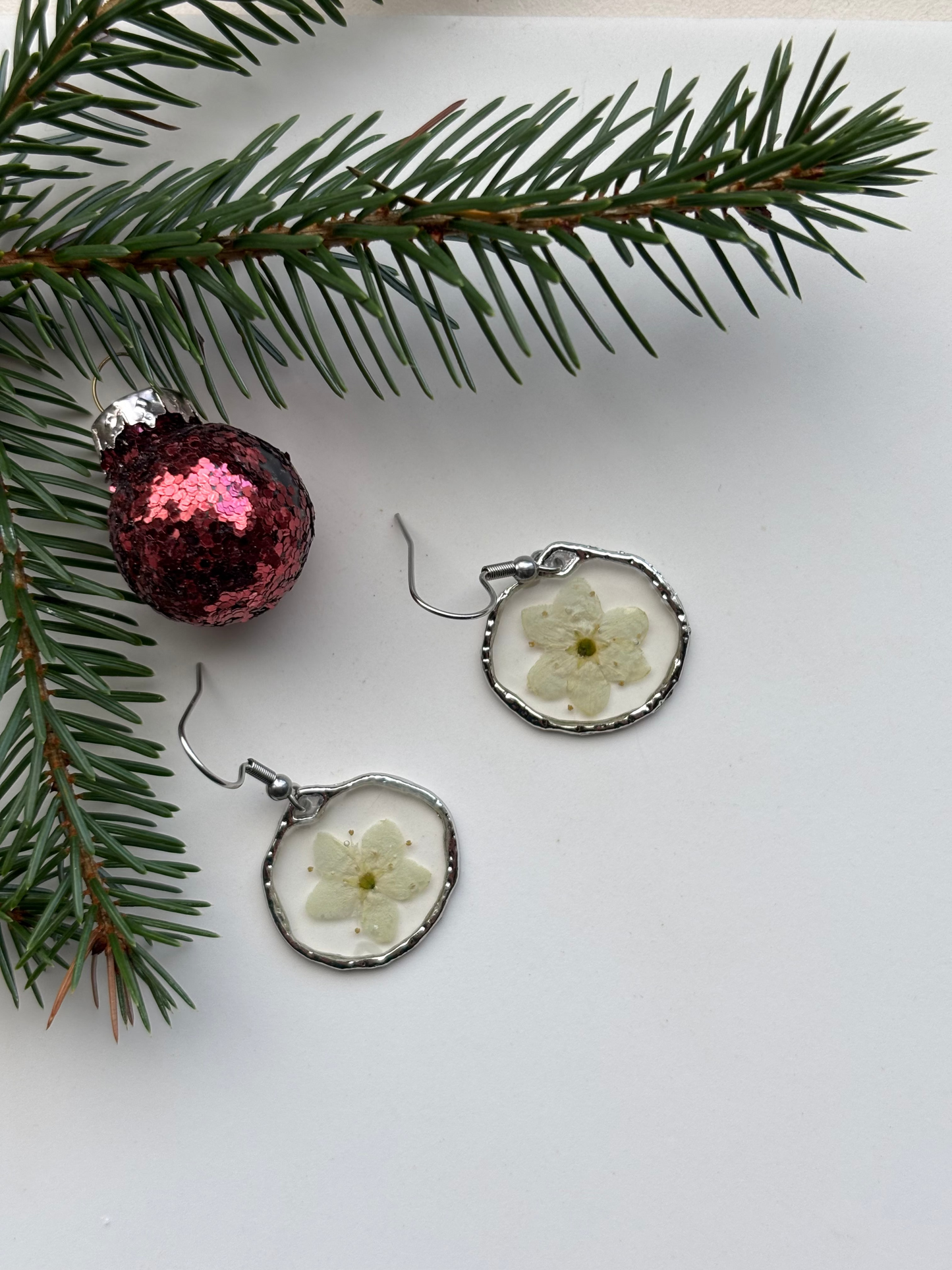 Zachte Bloei – Sierpeerbloem Oorbellen Zilver