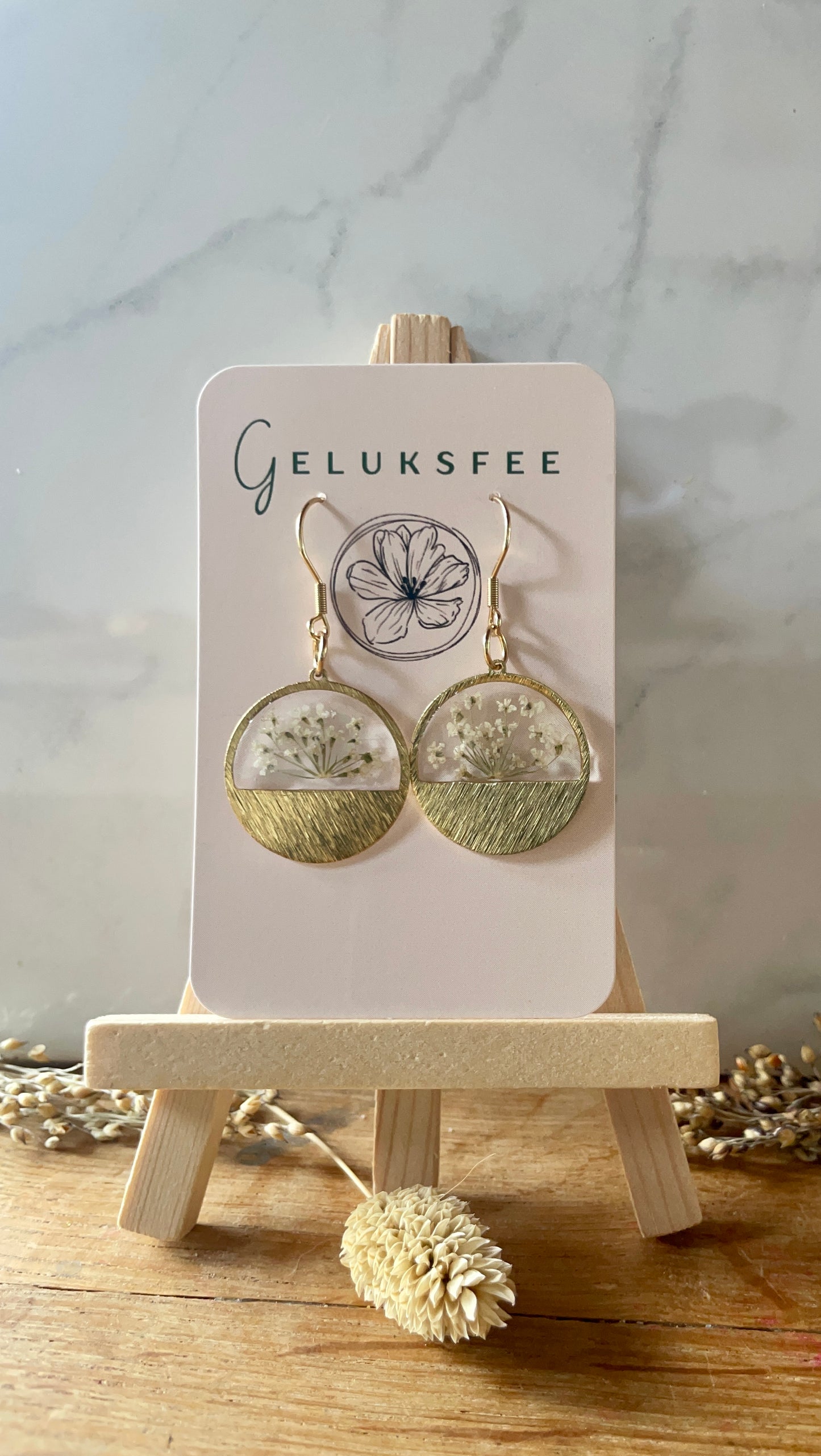 🌿 Natuurlijke elegantie – handgemaakte oorbellen met witte dille