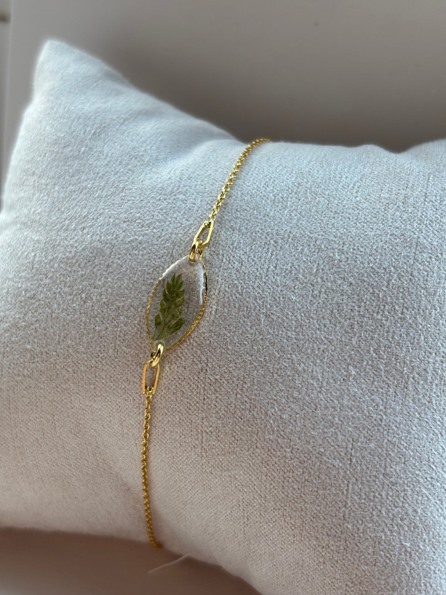 Handgemaakt armband met mini varen blaadje