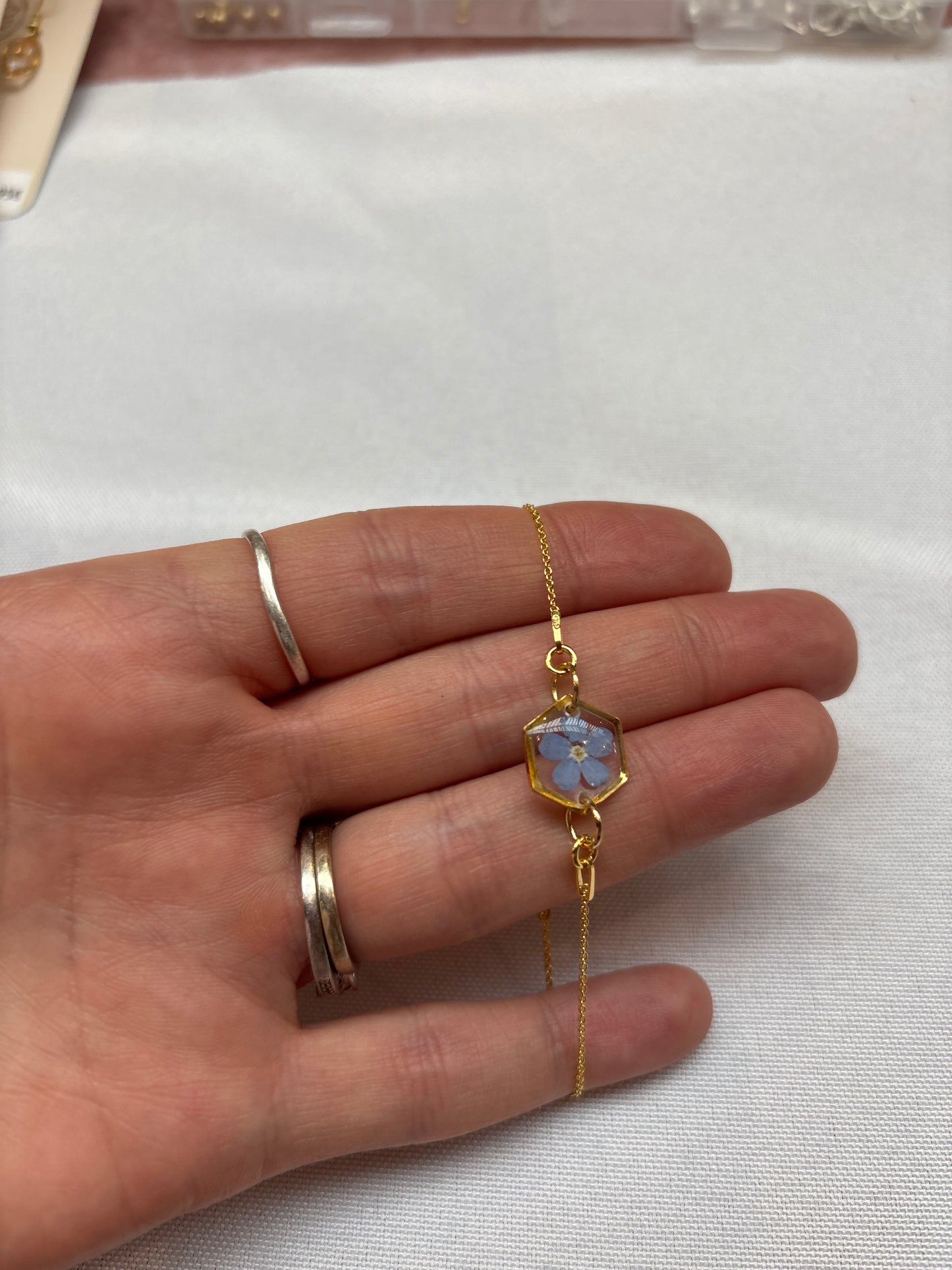 Vergeet-mij-niet – handgemaakte armband met bloem
