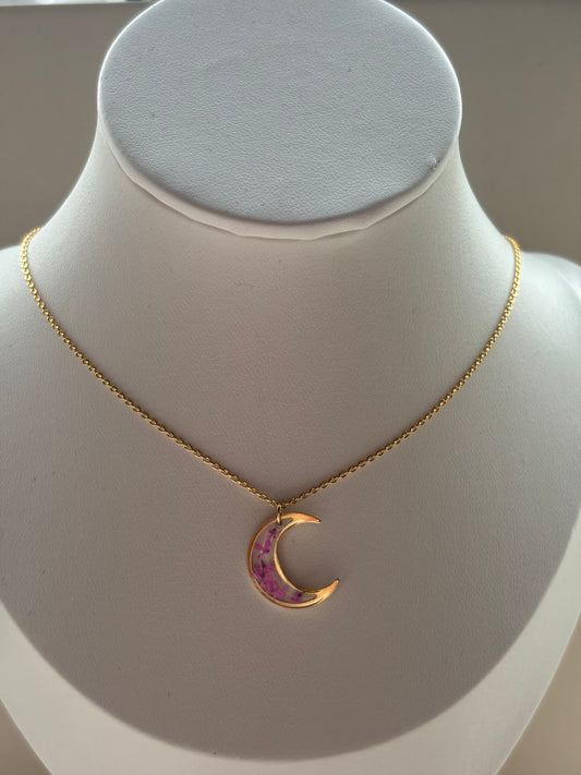 Gouden ketting met roze maantjes