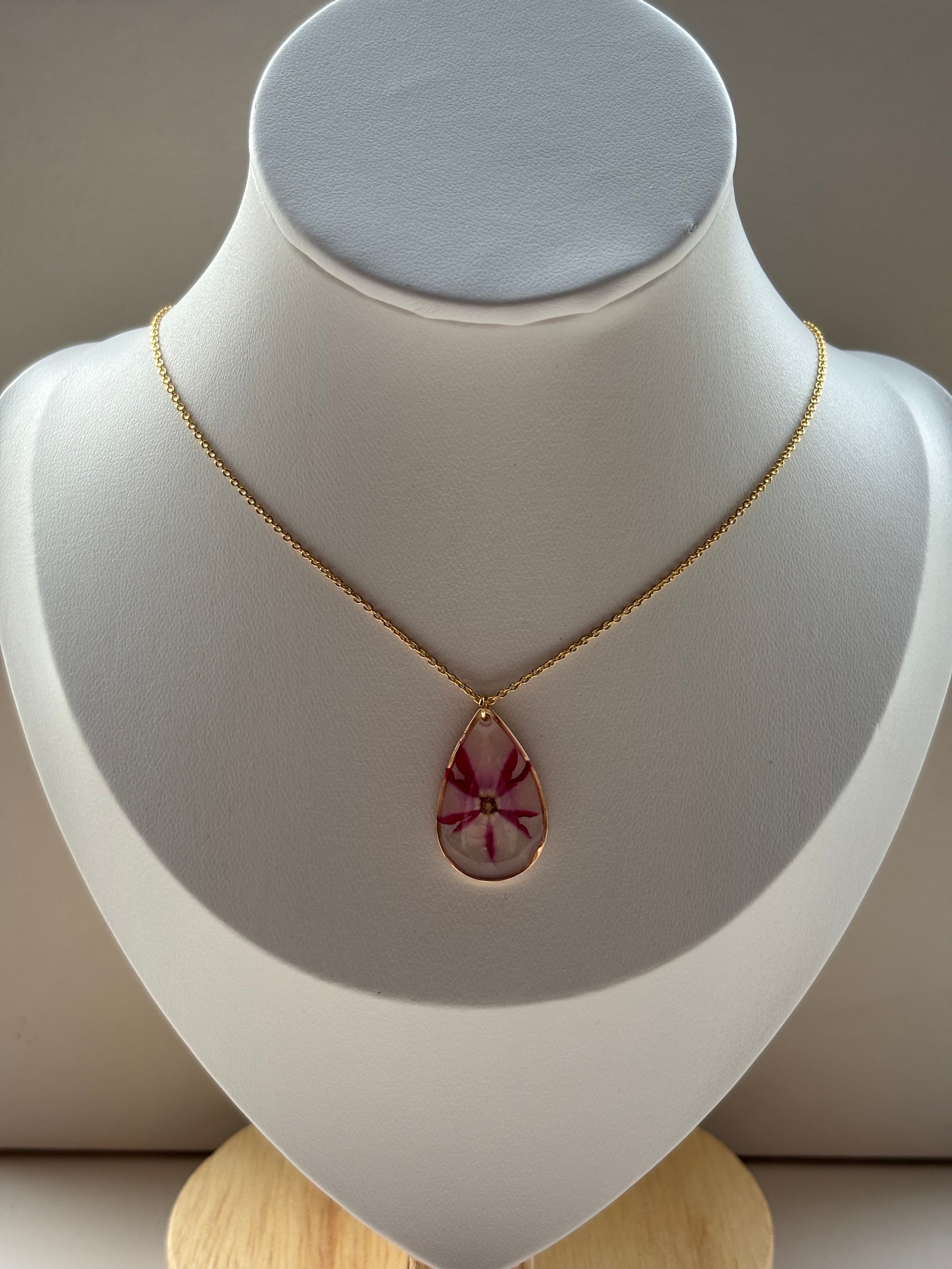 Zomerbloem – gouden ketting met roze verbena