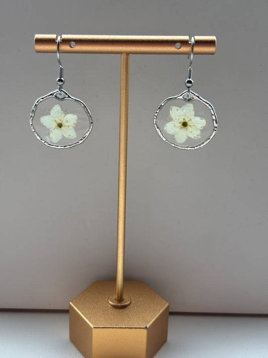 Zachte Bloei – Sierpeerbloem Oorbellen Zilver