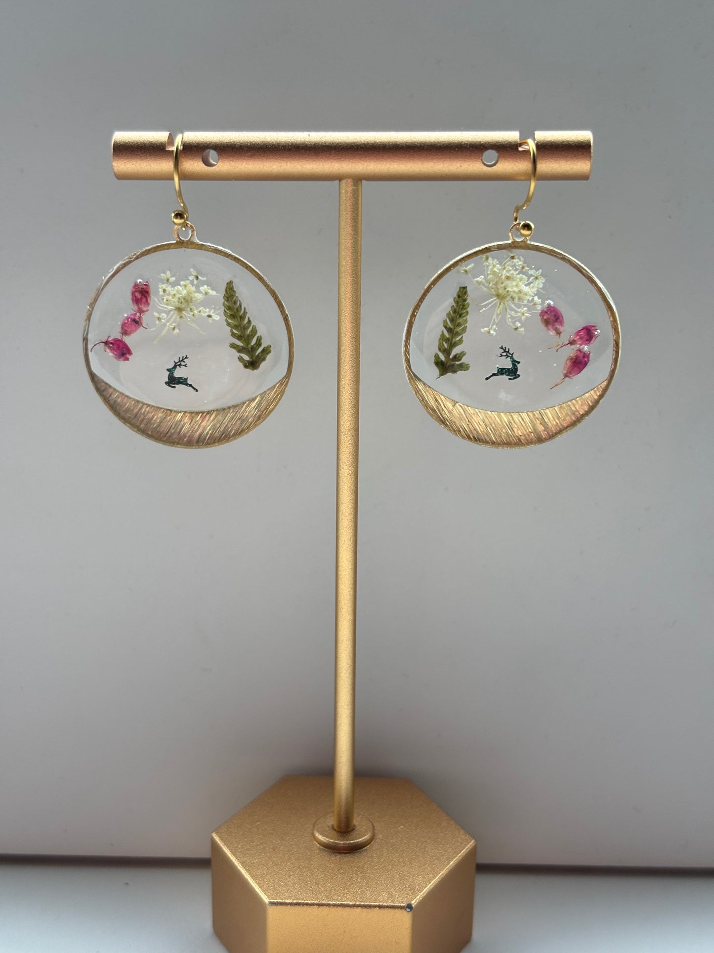 Kerstbos – Oorbellen met Erica, Dille & Rendier