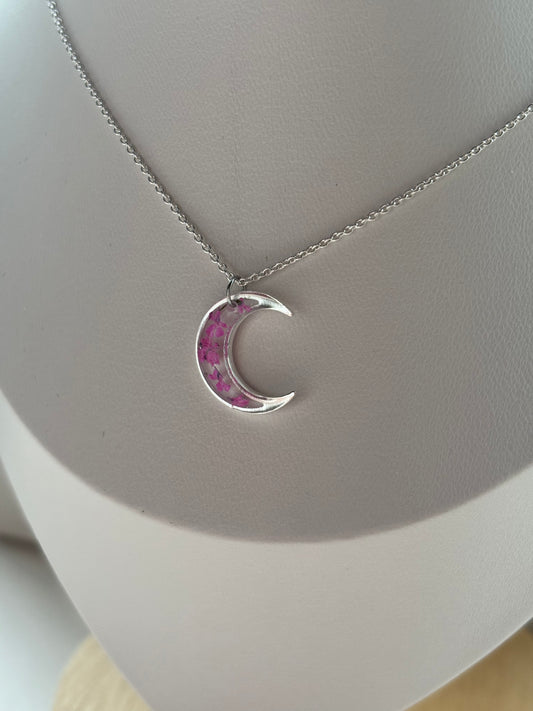 Zilveren ketting met roze maantjes